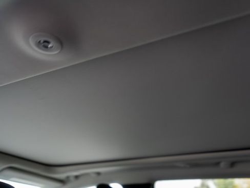 Used 2022 Jeep Cherokee Limited image 16