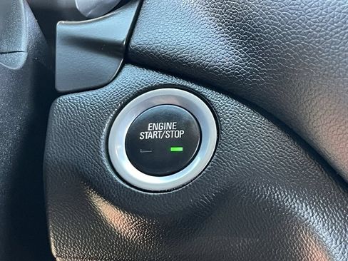 Used 2019 Chevrolet Equinox LT w/ Lights and Bright Package FWD image 30