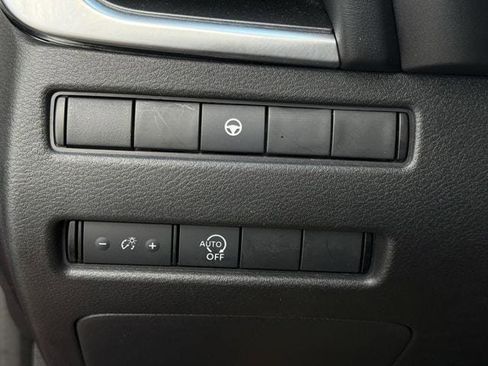 Used 2023 Nissan Rogue SV image 22