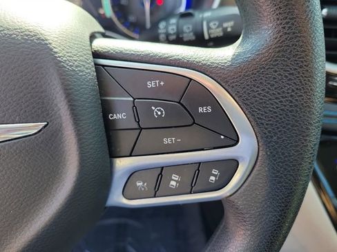 Used 2021 Chrysler Pacifica Touring FWD image 20