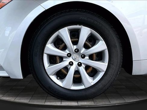 Used 2021 Toyota Corolla LE w/ Carpet Mat Package (TMS) FWD image 30