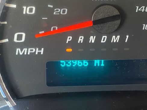 Used 2017 Chevrolet Express 4500 Extended RWD image 10