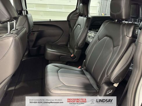 New 2026 Chrysler Pacifica Select w/ S Appearance Package image 19