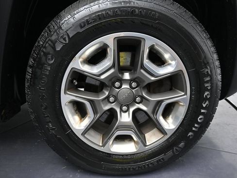 Used 2019 Jeep Cherokee Trailhawk w/ Cold Weather Group AWD/4WD image 31