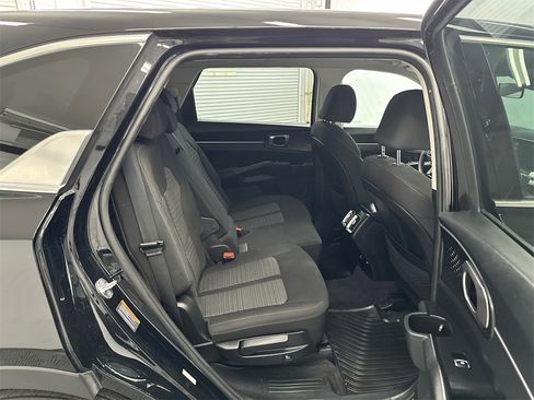 Used 2023 Kia Sorento LX image 15