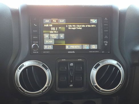 Used 2016 Jeep Wrangler Unlimited Sahara w/ Max Tow Package AWD/4WD image 6