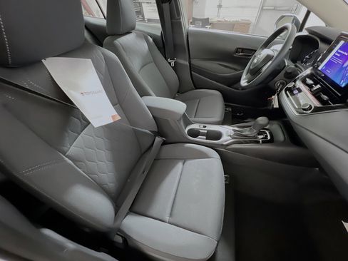Used 2025 Toyota Corolla LE FWD image 30