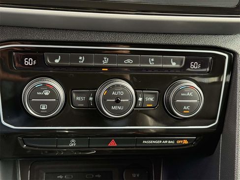 Used 2022 Volkswagen Atlas SEL Premium image 19