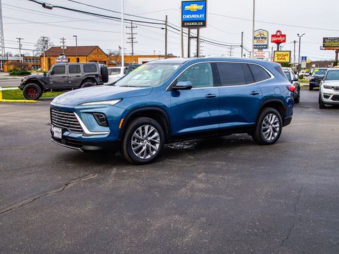 Used 2025 Buick Enclave Preferred image 3