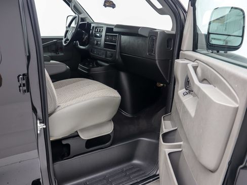 Used 2024 Chevrolet Express 3500 LT w/ LT Preferred Equipment Group RWD image 15