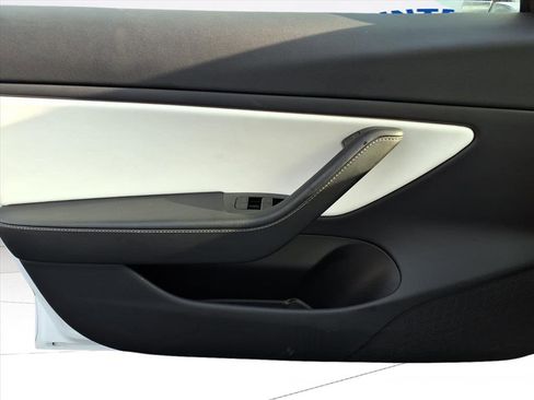 Used 2019 Tesla Model 3 image 13