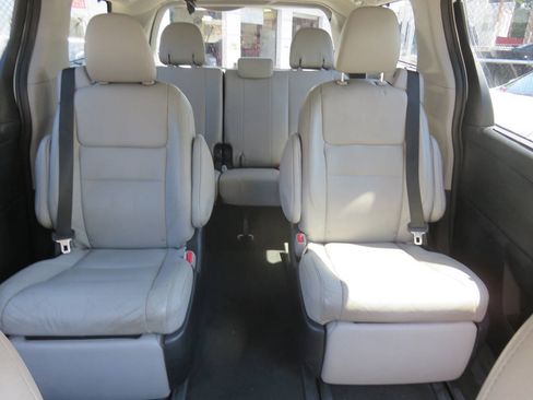 Used 2016 Toyota Sienna Limited Premium FWD image 23