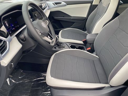 New 2026 Volkswagen Taos SE image 15