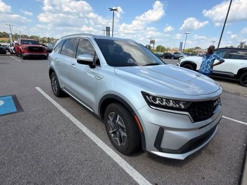 Used 2022 Kia Sorento S FWD image 2