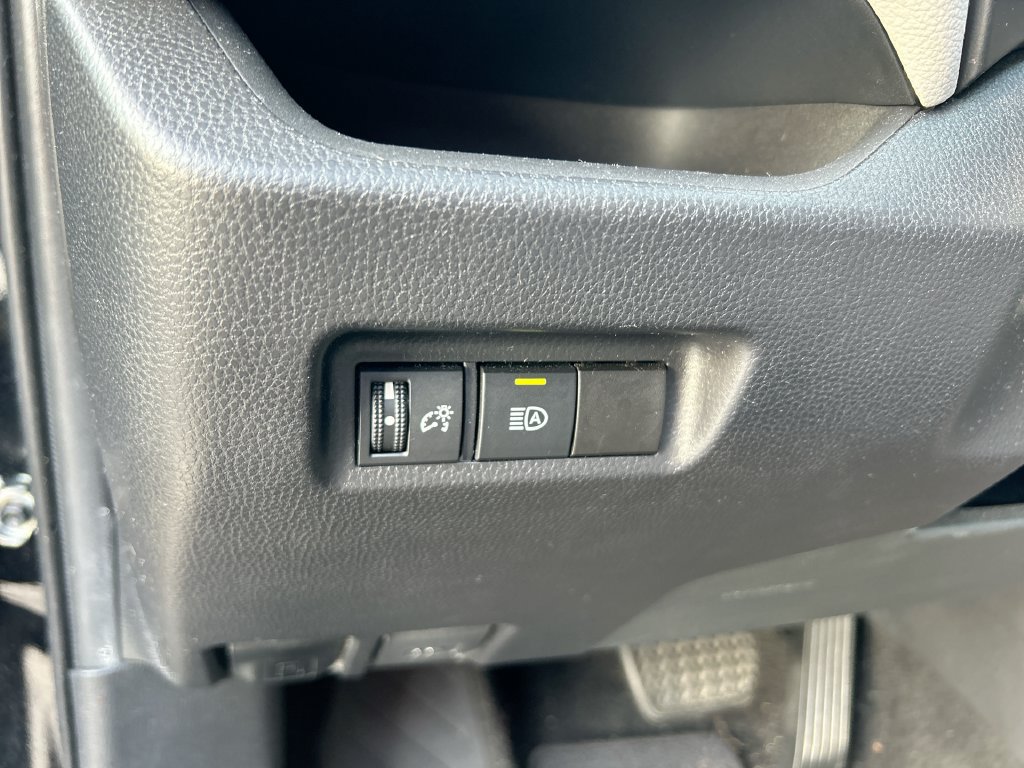 Used 2021 Toyota RAV4 XLE FWD image 14