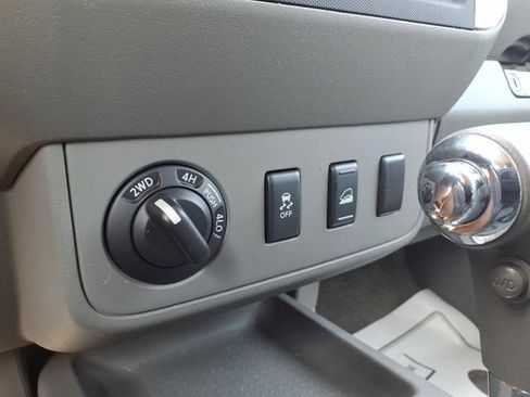 Used 2012 Nissan Frontier SV w/ SV Premium Utility Pkg AWD/4WD image 20