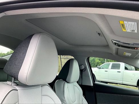 Used 2025 Hyundai Elantra Limited FWD image 19