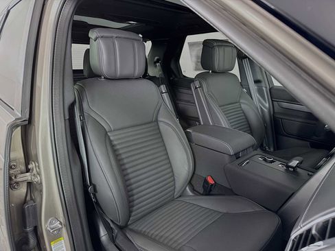 New 2025 Land Rover Discovery Dynamic SE image 27