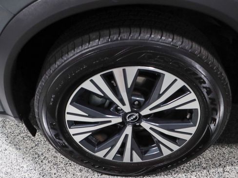 Used 2022 Nissan Rogue SV FWD image 11