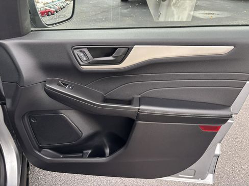 Certified 2022 Ford Escape SE w/ SE Sport Appearance Package image 17