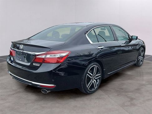 Used 2017 Honda Accord Sport Special Edition image 4