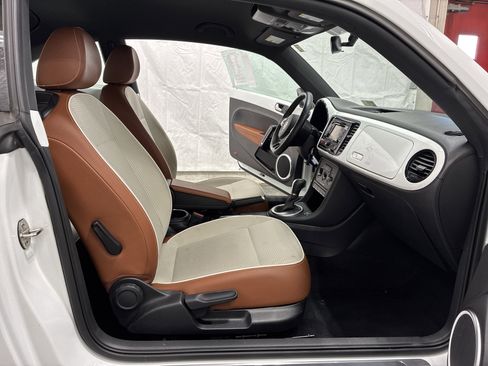 Used 2015 Volkswagen Beetle 1.8T Classic FWD image 10