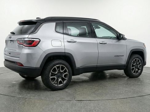 Used 2025 Jeep Compass Trailhawk image 9