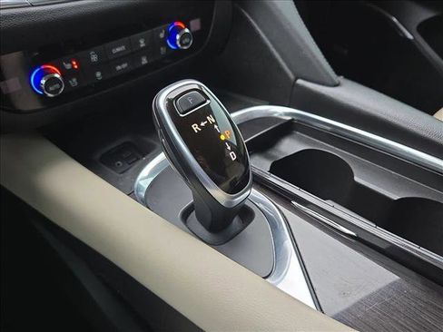 Used 2021 Buick Enclave Premium w/ Sun and Sites Package image 11