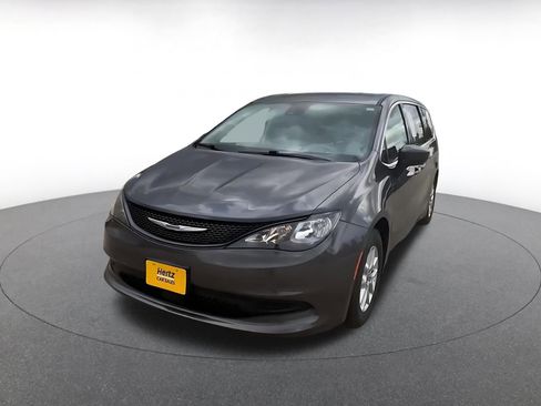 Used 2023 Chrysler Voyager LX FWD image 7