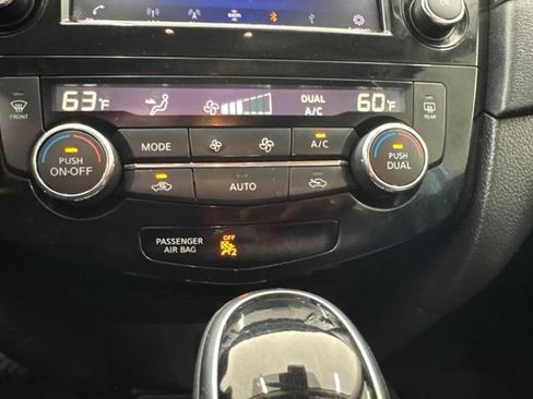 Used 2020 Nissan Rogue SV FWD image 7
