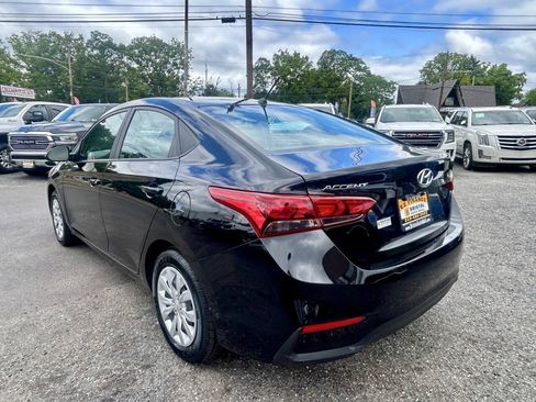 Used 2022 Hyundai Accent SE FWD image 3