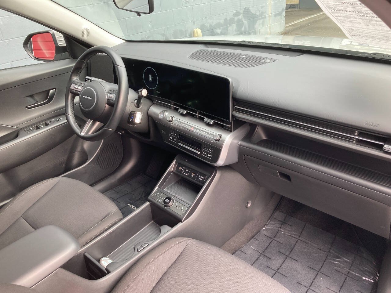 Used 2024 Hyundai Kona SEL FWD image 8