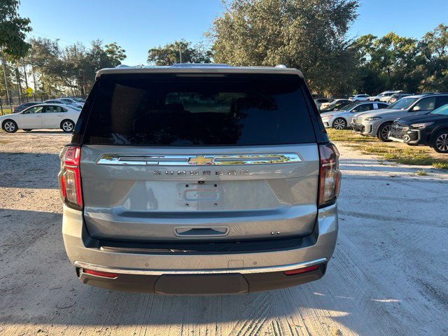 Used 2024 Chevrolet Suburban LT RWD image 18
