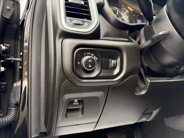 Used 2020 RAM 1500 Big Horn AWD/4WD image 37