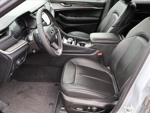 Used 2025 Jeep Grand Cherokee L Limited w/ Luxury Tech Group II AWD/4WD image 23