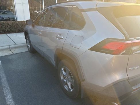Used 2022 Toyota RAV4 XLE w/ Convenience Package image 12