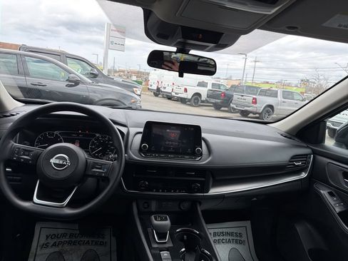 Used 2024 Nissan Rogue SV AWD/4WD image 4