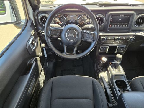 Used 2022 Jeep Gladiator Sport image 10
