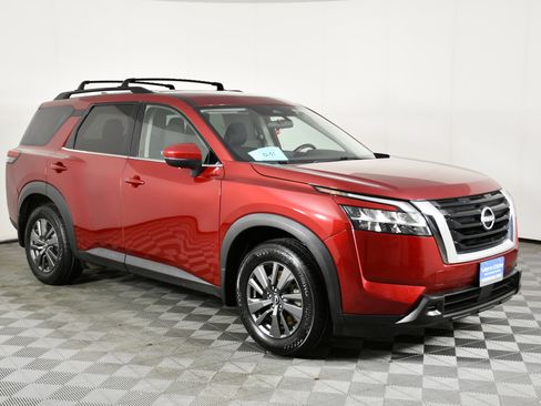Used 2022 Nissan Pathfinder SV image 4