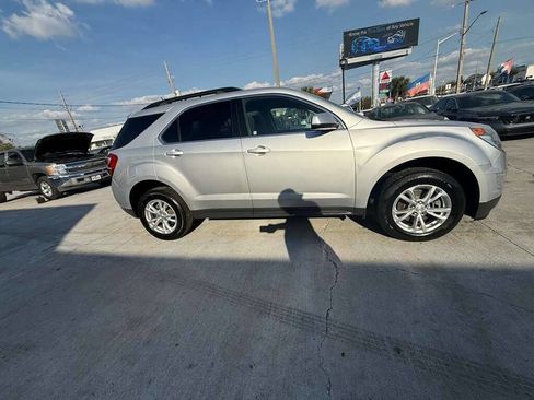 Used 2017 Chevrolet Equinox LT w/ Convenience Package image 2
