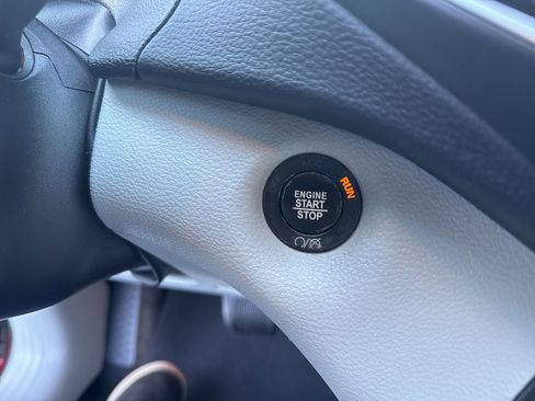 Used 2019 Jeep Cherokee Limited AWD/4WD image 29