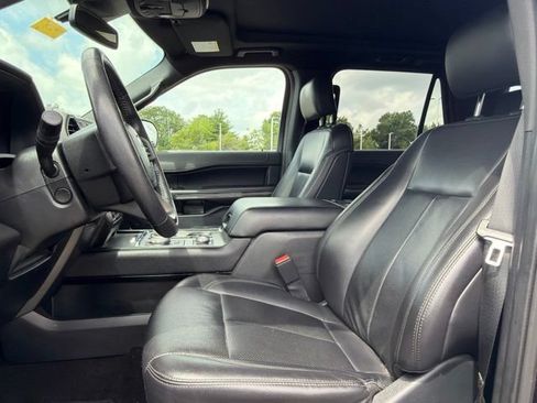 Used 2020 Ford Expedition XLT w/ Equipment Group 202A AWD/4WD image 30