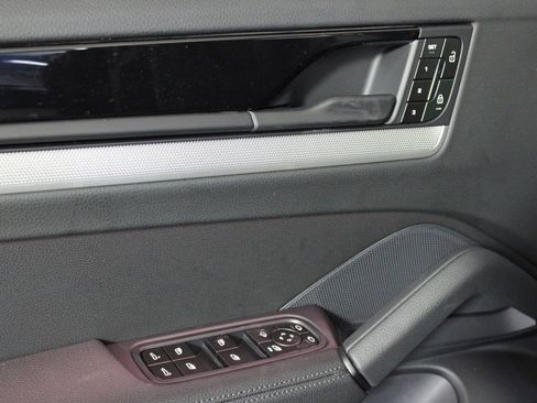 Used 2025 Porsche Cayenne Coupe image 16