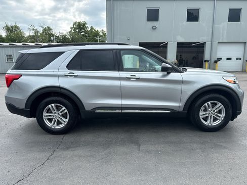 Used 2021 Ford Explorer XLT w/ Equipment Group 202A AWD/4WD image 2