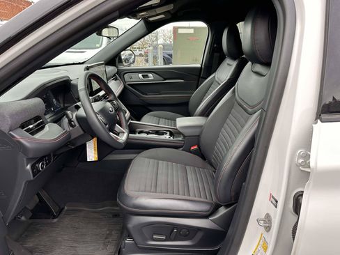Used 2025 Ford Explorer ST-Line w/ ST-Line Street Pack AWD/4WD image 12