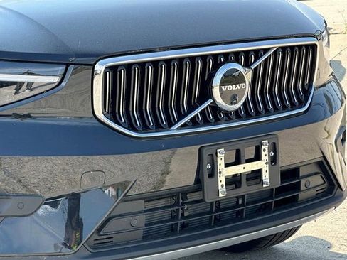 New 2025 Volvo XC40 B5 Ultra w/ Climate Package image 2