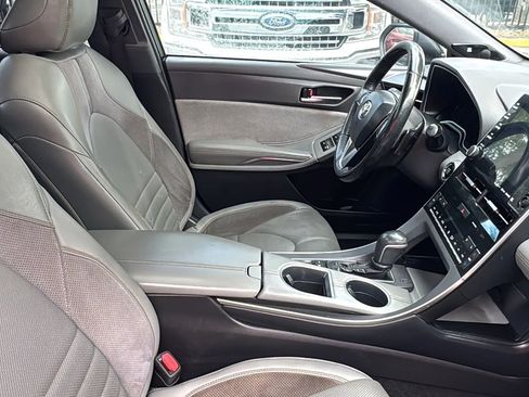 Used 2019 Toyota Avalon Touring image 10