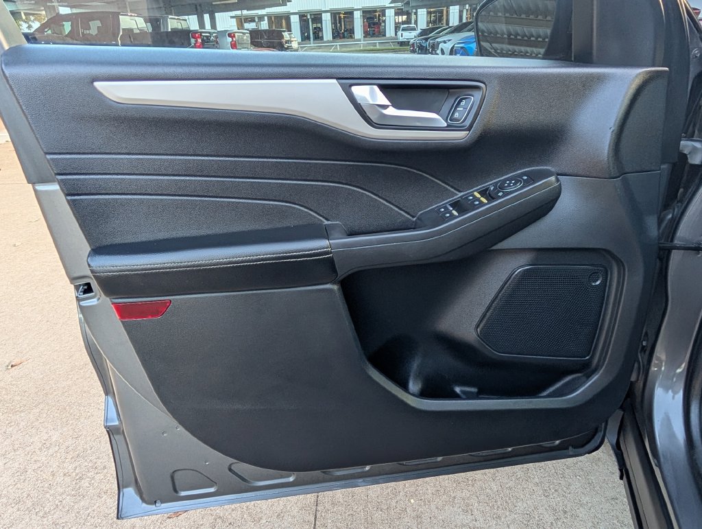 Used 2021 Ford Escape SE w/ Convenience Package FWD image 14