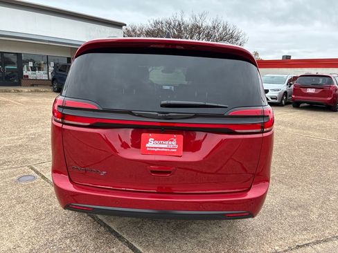 New 2026 Chrysler Pacifica Select w/ S Appearance Package image 4