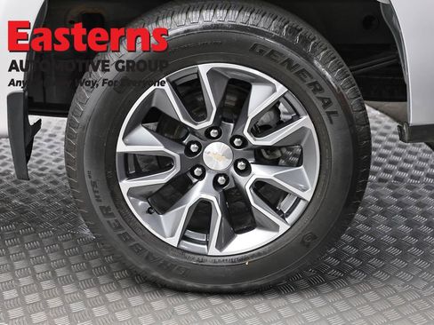 Used 2022 Chevrolet Silverado 1500 LT AWD/4WD image 8